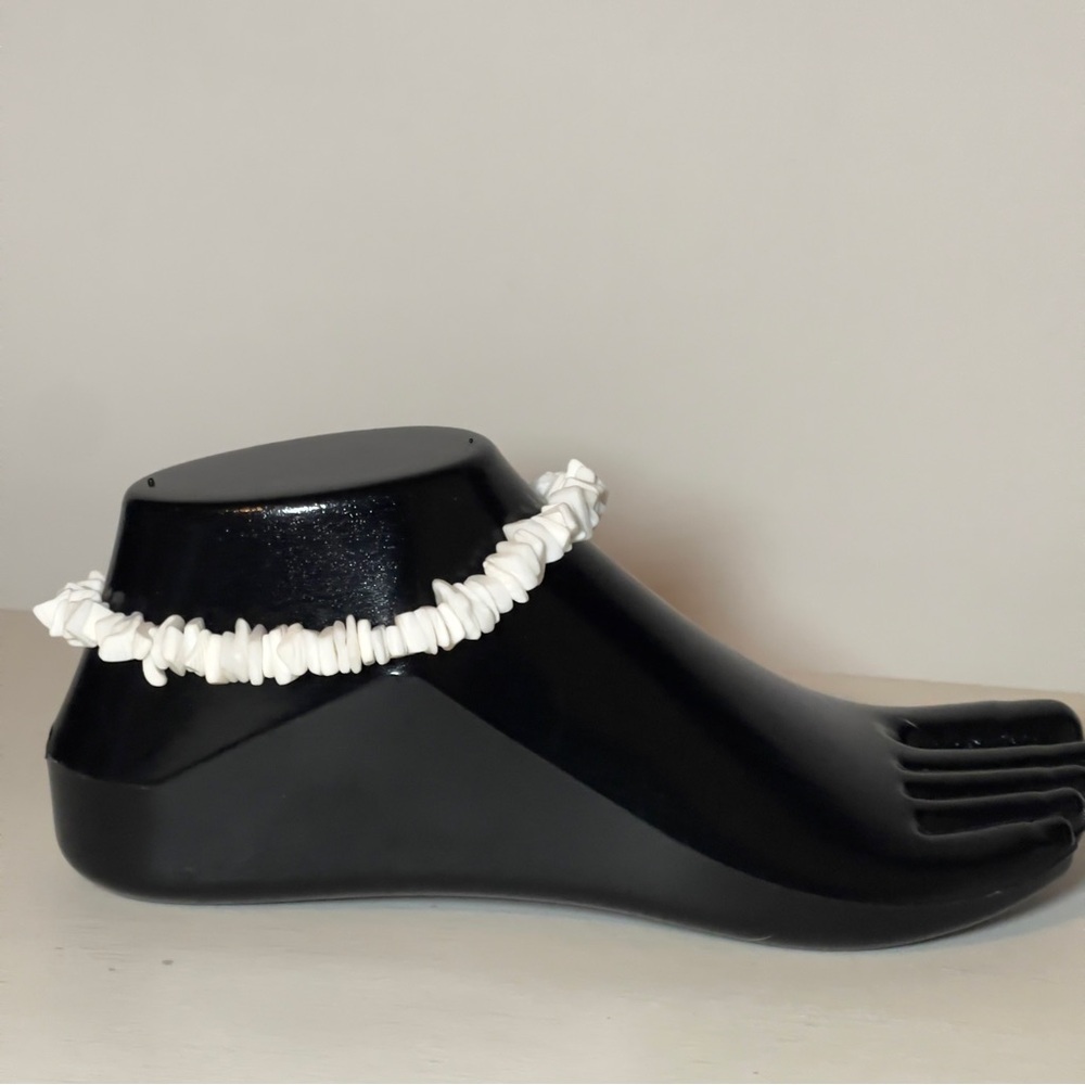 Vintage 10 Inch White Puka Seashell Screw On Ankle Bracelet